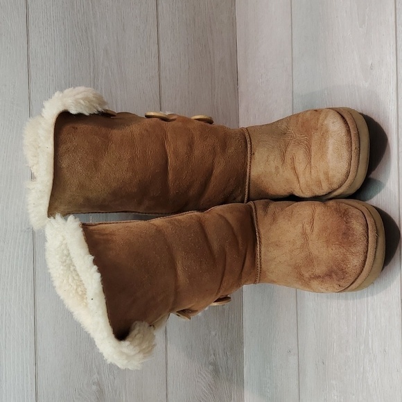 Ugg Australia Women 1873 Tall 3 button Leather Sheepskin Boots shoes sz 7 - Picture 3 of 13